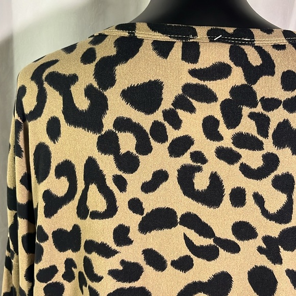 🛍 6 for $35 • NWT HEIMISH USA Animal Print Oh So Soft Knit V-Neck Lounge Top - Picture 11 of 16